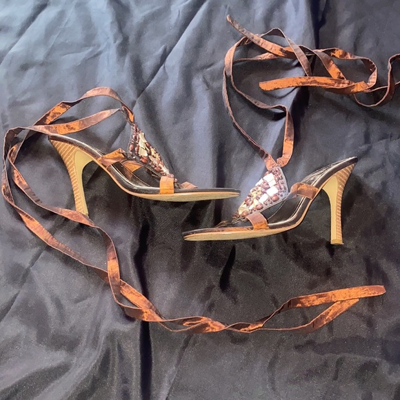 😍Copper Tie Up Shoes 👠 with Shells - Picture 3 of 4